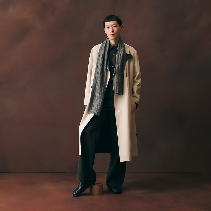 カシミヤマフラー 《H・アン・リーニュ》 | Hermès - エルメス-公式サイト